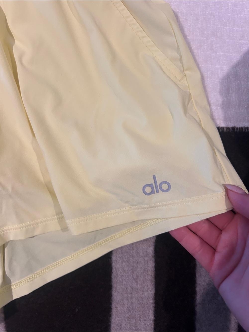Alo yellow set - Picture 2 of 3